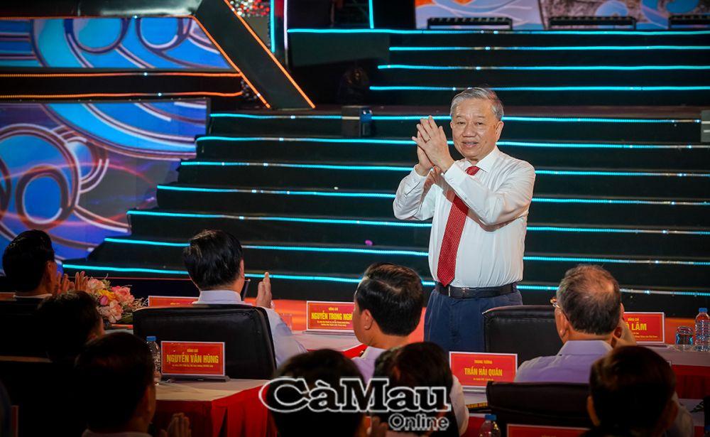 Tổng Bí thư Tô Lâm tham dự chương trình kỷ niệm 70 năm sự kiện tập kết ra Bắc tại điểm cầu Cà Mau.