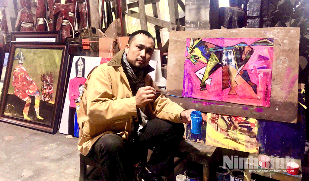 Hoạ sĩ Kù Kao Khải với tác phẩm "Song mã" chào Xuân Bính Ngọ 2026.