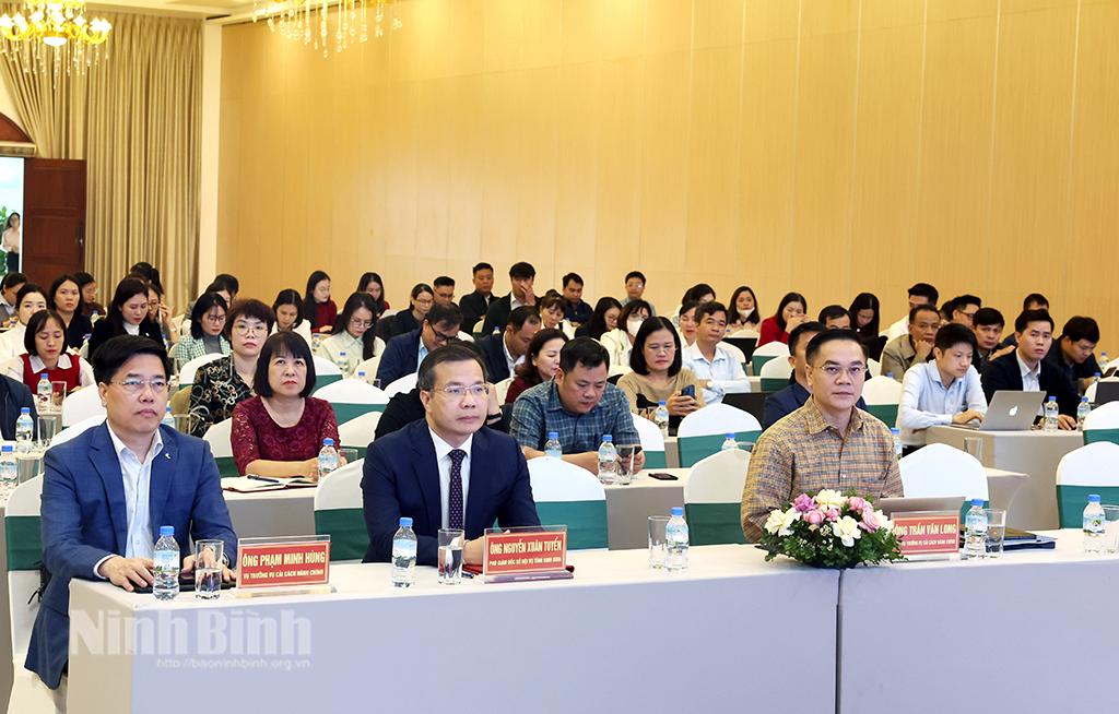 Các đại biểu dự hội nghị.