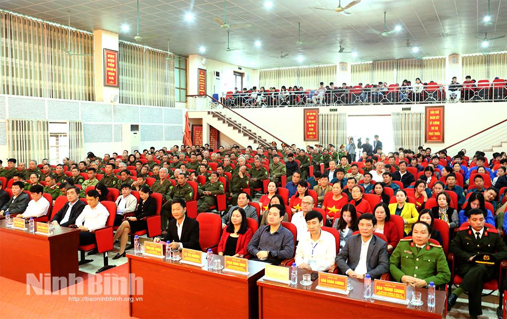 Các đại biểu và các lực lượng tham dự Lễ ra quân.