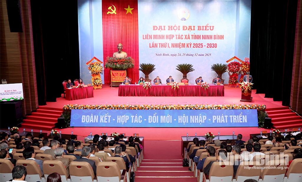 Quang cảnh phiên thứ nhất Đại hội.