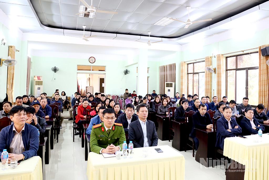 Cán bộ, phóng viên và nhân viên dự tập huấn.