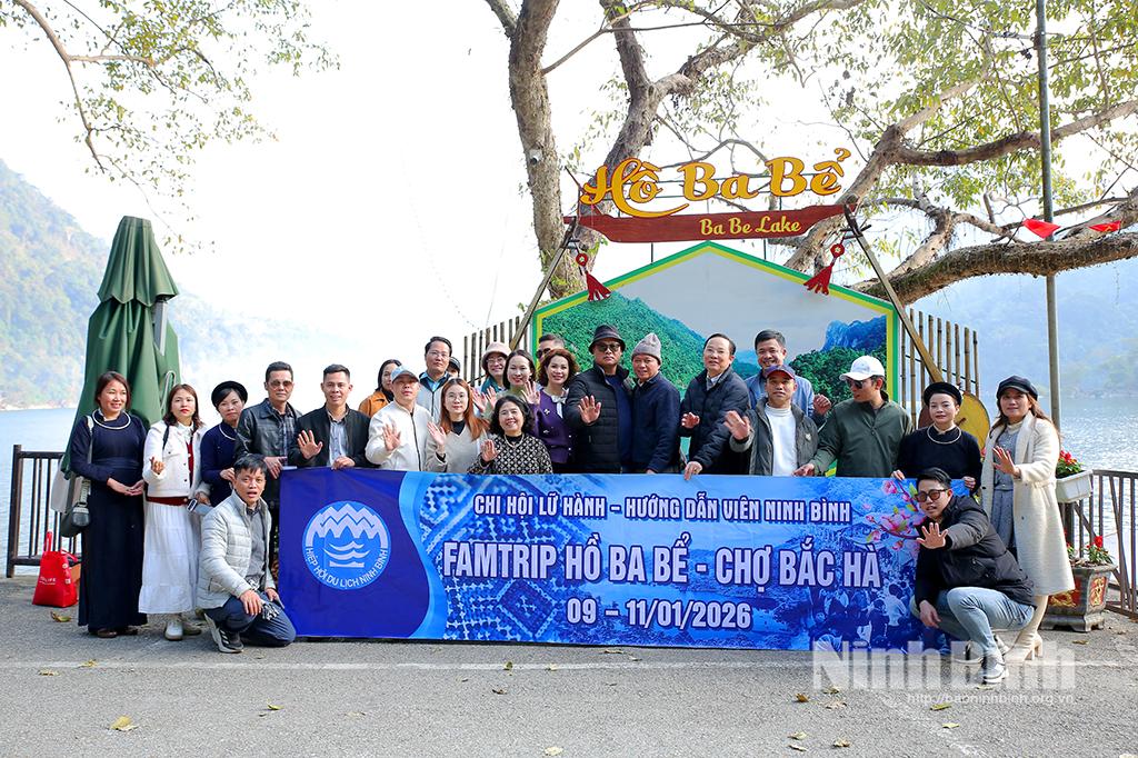 Đoàn Famtrip khảo sát danh lam thắng cảnh Hồ Ba Bể.