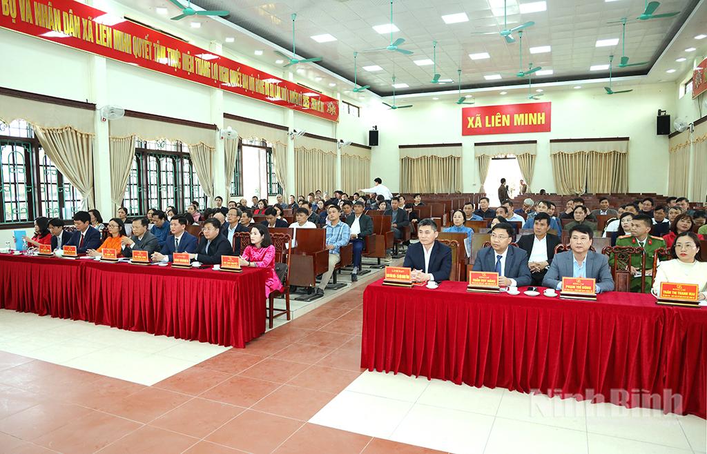 Các đại biểu dự kỳ họp.