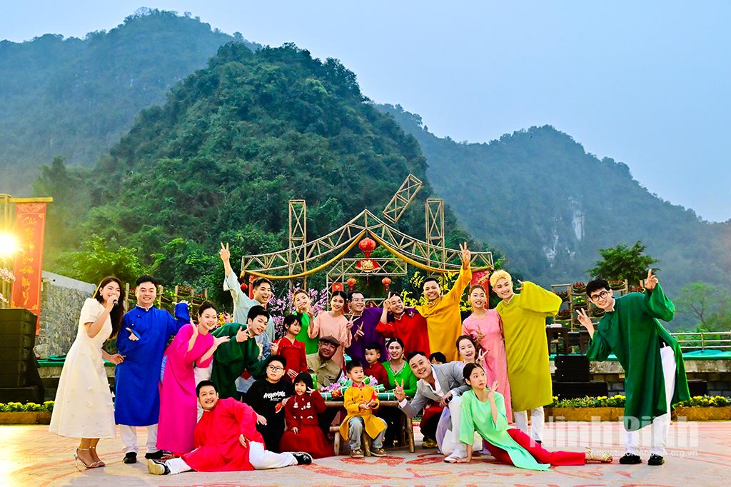 Chương trình nghệ thuật ‘Xuân dẫn lối ‘ tại Khu du lịch sinh thái Thung Nham.