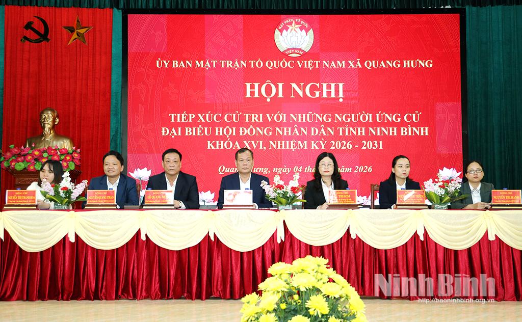 Đồng chí Phó Bí thư Tỉnh ủy, Chủ tịch HĐND tỉnh Lê Quốc Chỉnh và những người ứng cử đại biểu HĐND tỉnh khóa XVI tiếp xúc cử tri xã Quang Hưng, Trực Ninh.