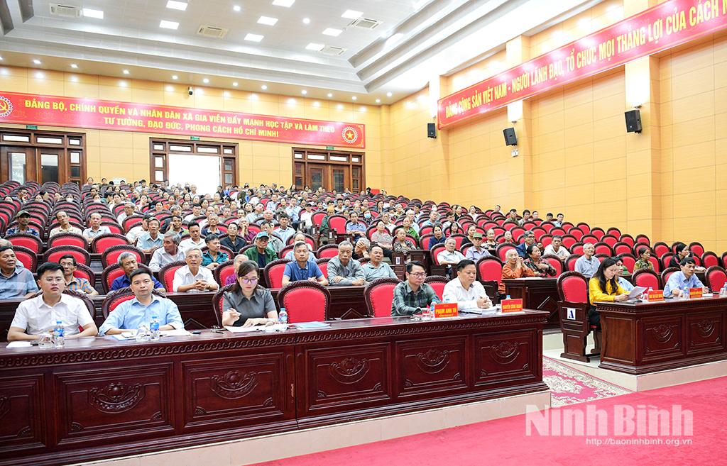 Các đại biểu dự hội nghị.