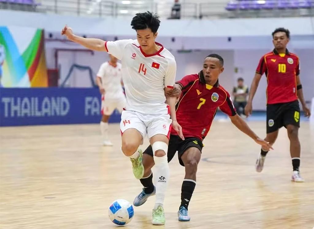 Tuyển Futsal Việt Nam (áo trắng) thắng đậm trước Timor Leste. (Nguồn: VFF)
