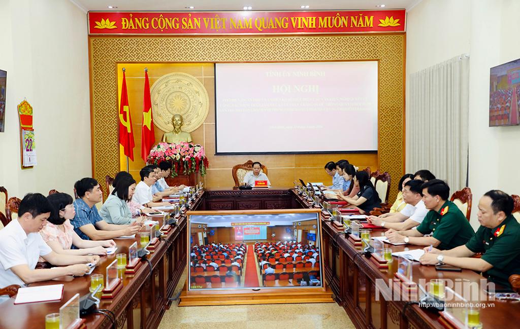 Các đại biểu dự hội nghị tại điểm cầu Tỉnh ủy Ninh Bình.