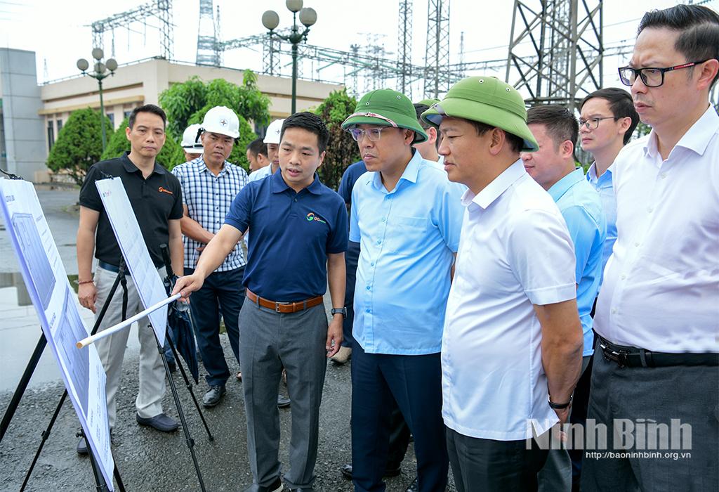 Đoàn kiểm tra Dự án hệ thống pin lưu trữ BESS tại khu vực cạnh Trạm biến áp 220kV Phủ Lý trên địa bàn phường Kim Bảng.