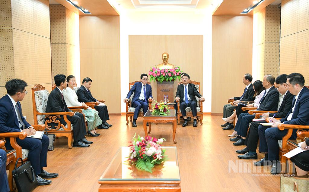 Đồng chí Phó Chủ tịch Thường trực UBND tỉnh Trần Song Tùng tiếp Đoàn công tác Bộ Ngoại giao và Hợp tác quốc tế Vương quốc Campuchia.