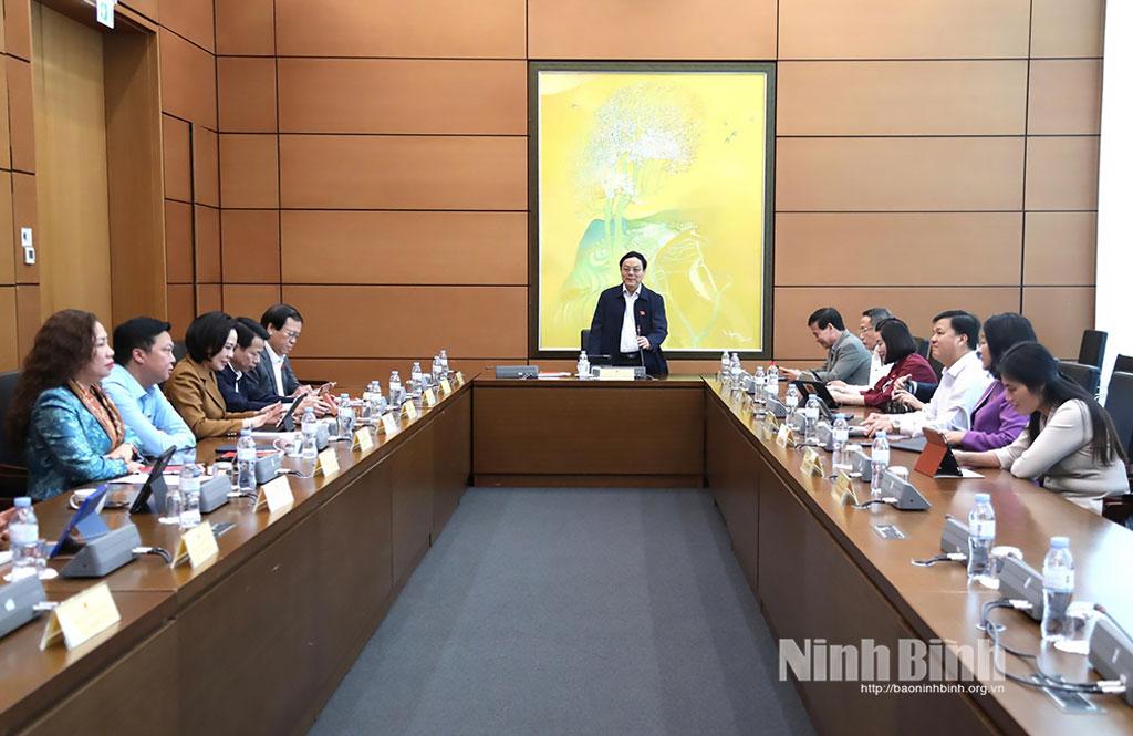 Đoàn ĐBQH tỉnh Ninh Bình tham gia thảo luận tại Tổ số 10 cùng với Đoàn ĐBQH tỉnh Quảng Trị.