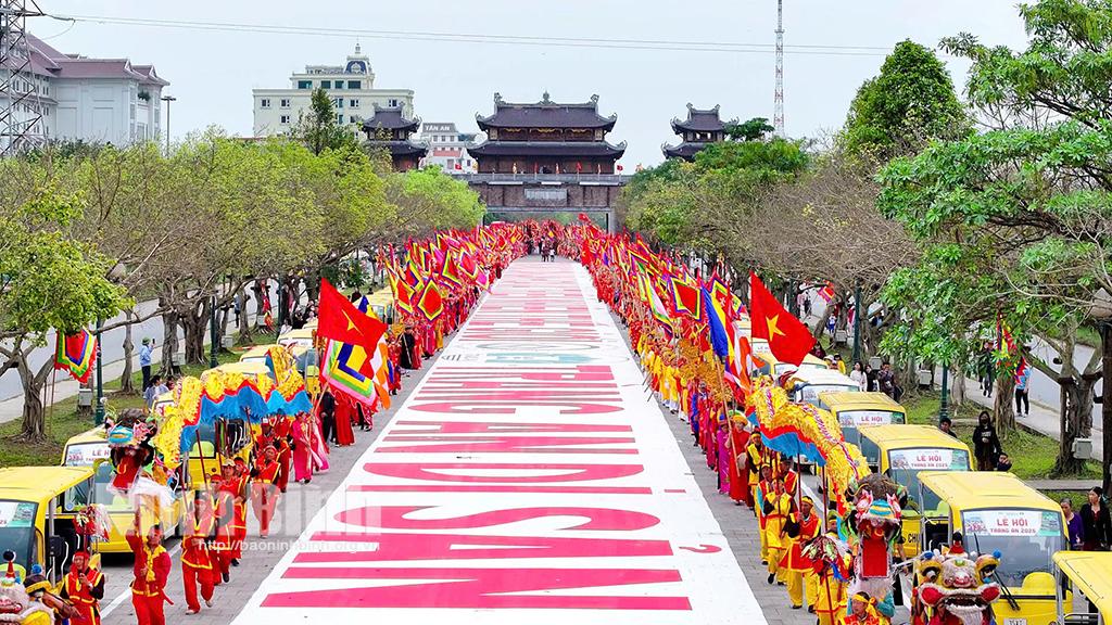 Lễ hội Tràng An năm 2025. Ảnh: Ngọc Linh