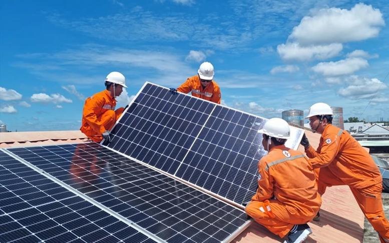 Tăng cường thực thi tiết kiệm điện và phát triển điện mặt trời mái nhà. (Báo Điện tử Chính phủ)