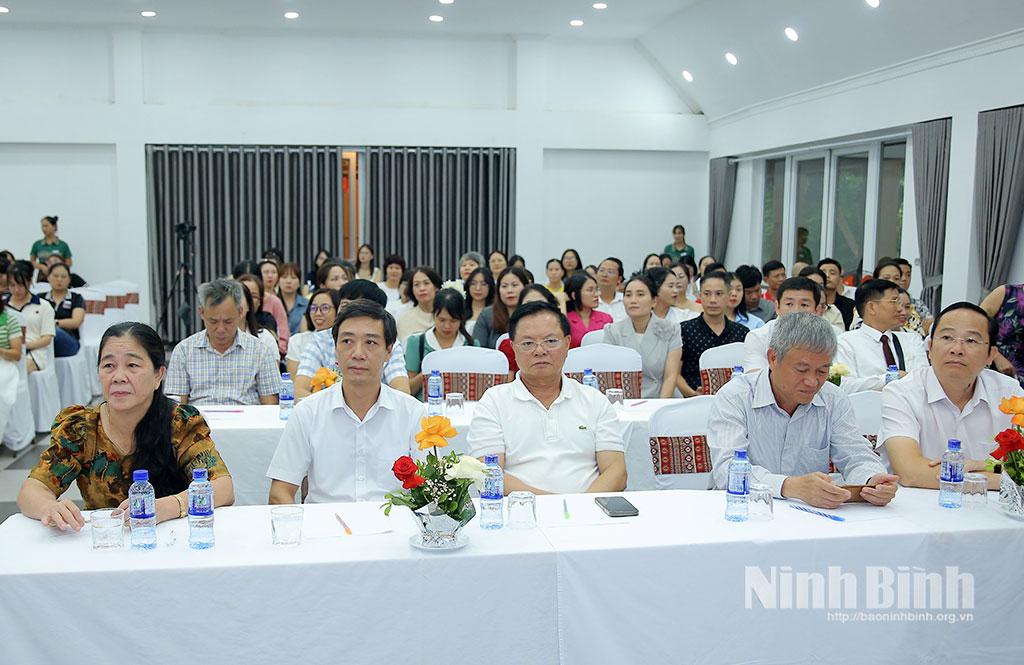 Các đại biểu tham dự chương trình.