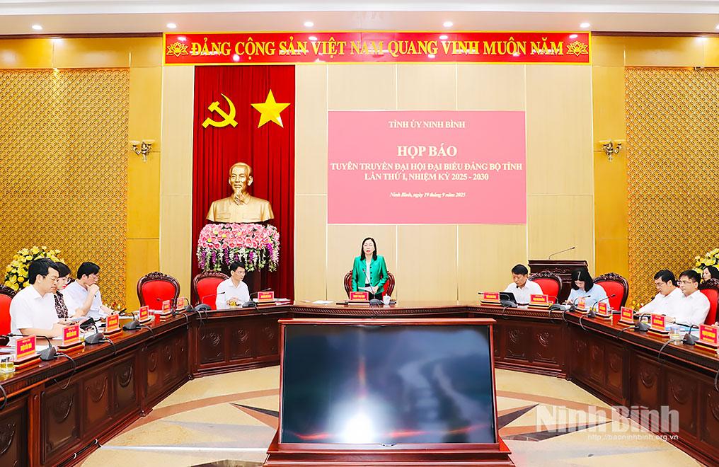 Quang cảnh buổi họp báo.
