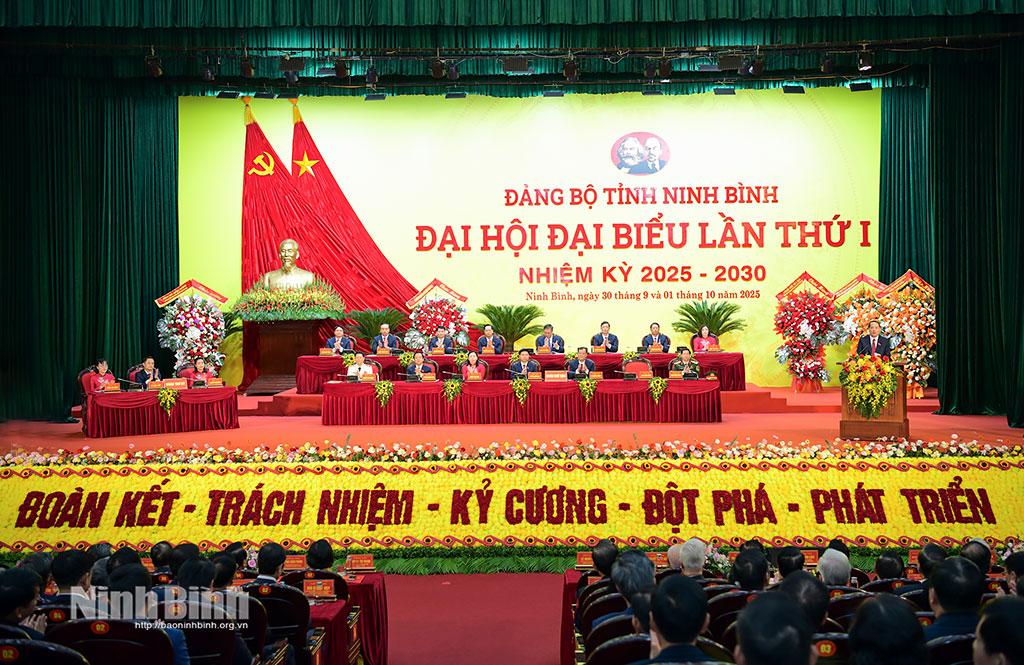 Quang cảnh phiên khai mạc Đại hội đại biểu Đảng bộ tỉnh Ninh Bình lần thứ I, nhiệm kỳ 2025-2030.