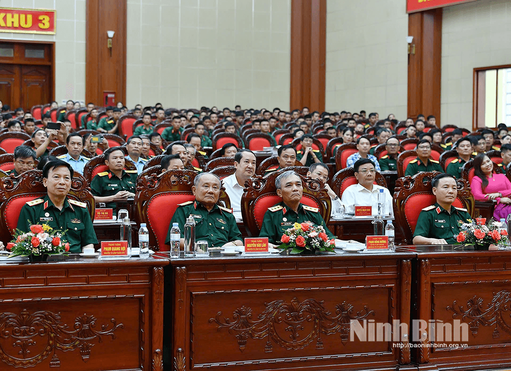 Các đại biểu tham dự hội thảo.