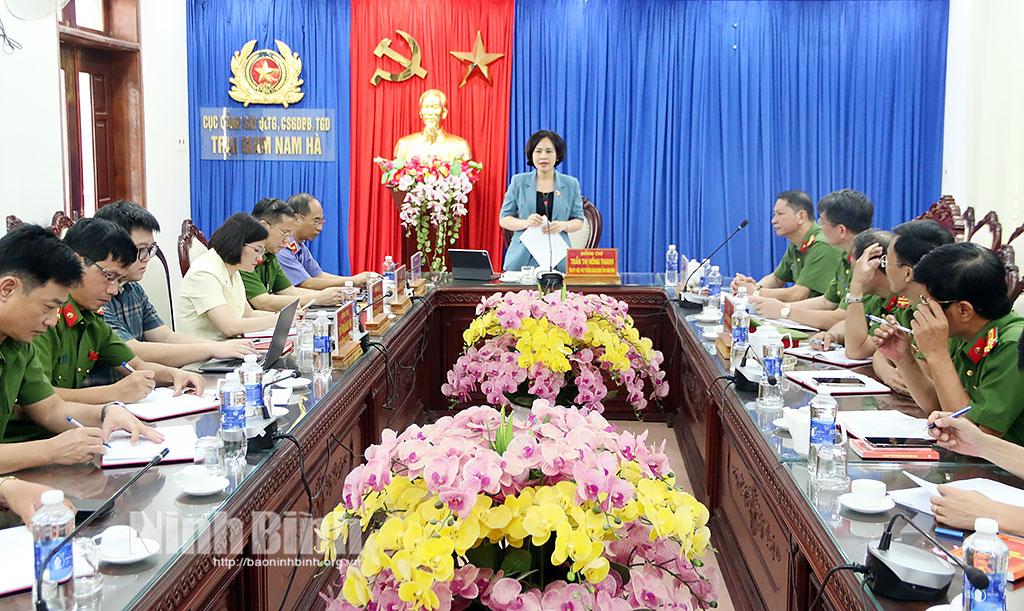 Quang cảnh buổi khảo sát tại Trại giam Nam Hà. Ảnh: Trần Ích