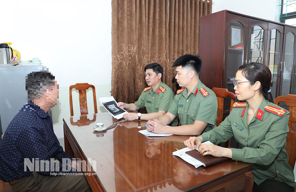 Cơ quan Công an triệu tập, làm việc với chủ tài khoản Facebook "Xuan Huong Pham".