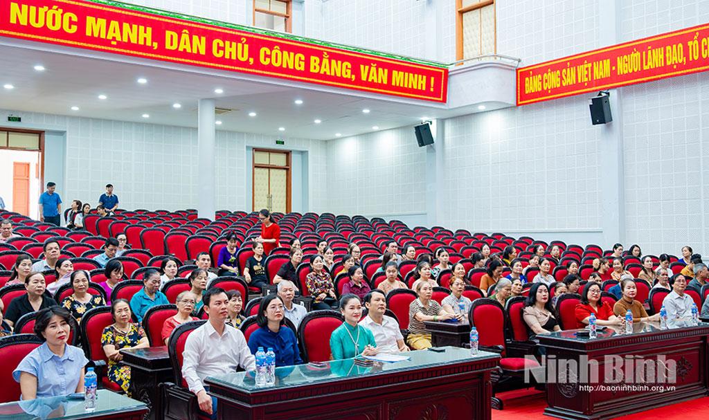 Các đại biểu tham dự khai mạc lớp tập huấn, bồi dưỡng.