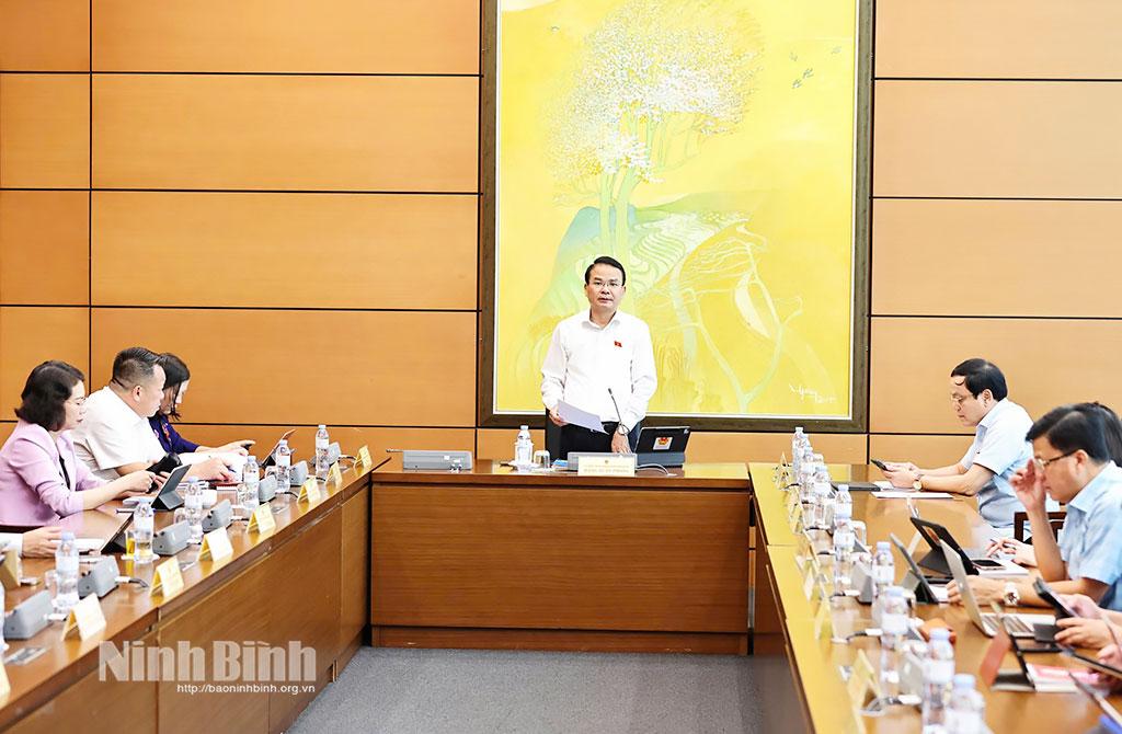 Quang cảnh phiên thảo luận tại Tổ.