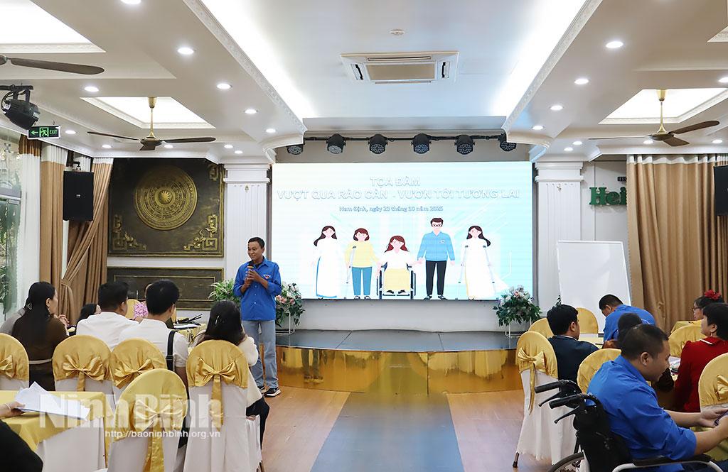 Quang cảnh buổi tọa đàm.