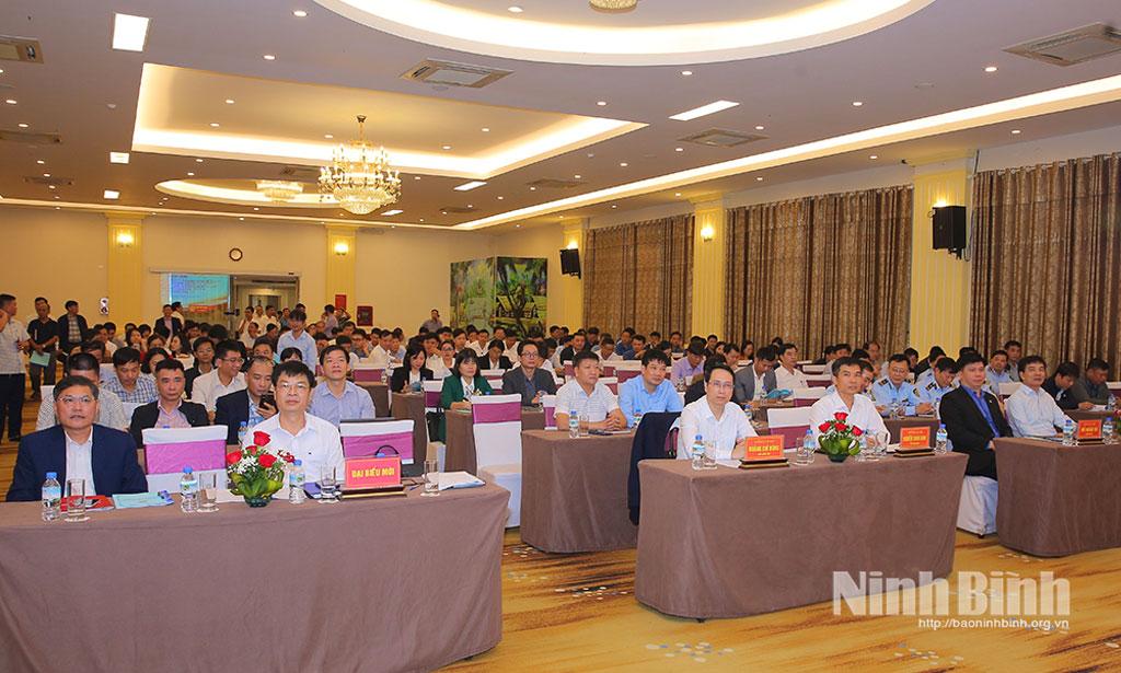 Các đại biểu dự hội nghị.