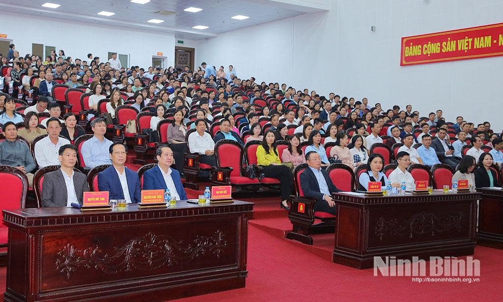 Các đại biểu dự Lễ khai giảng.