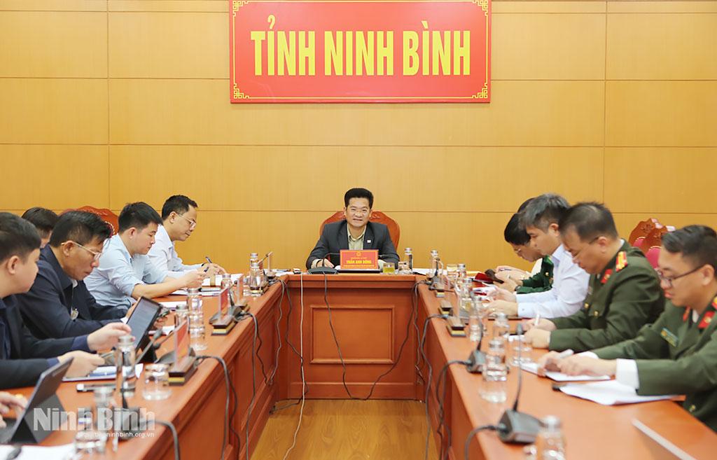 Đồng chí Trần Anh Dũng, Ủy viên Ban Thường vụ Tỉnh ủy, Phó Chủ tịch UBND tỉnh, Phó Trưởng Ban Thường trực BCĐ về IUU tỉnh và các đại biểu dự hội nghị. tại điểm cầu Ninh Bình.