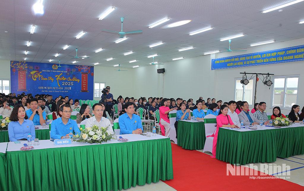 Các đại biểu dự chương trình.