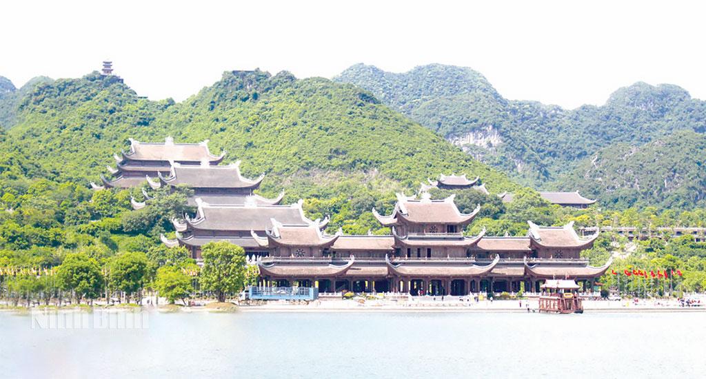 Quần thể danh thắng Tam Chúc đang được xây dựng hồ sơ đề cử UNESCO ghi danh là di sản thế giới.