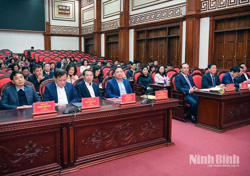 Các đại biểu dự hội nghị.