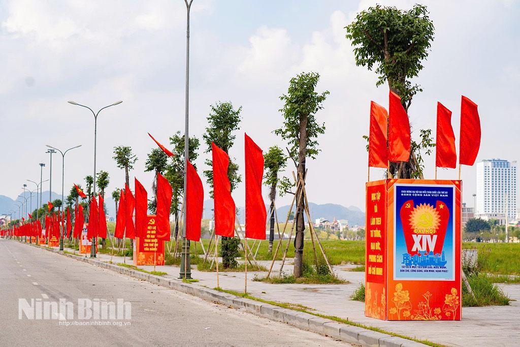 Công tác thông tin, tuyên truyền về Đại hội đại biểu toàn quốc lần thứ XIV của Đảng được đẩy mạnh trên địa bàn tỉnh, góp phần củng cố niềm tin của cán bộ, đảng viên và Nhân dân vào sự lãnh đạo của Đảng và tạo sự đồng thuận trong xã hội. Ảnh: Ngọc Linh