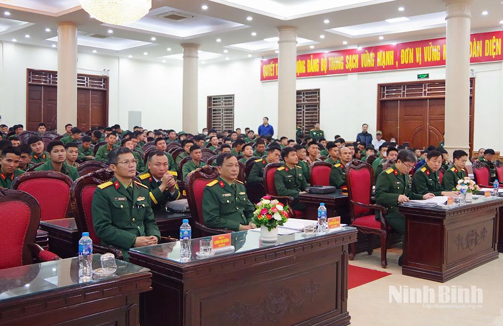 Các đại biểu dự buổi lễ.