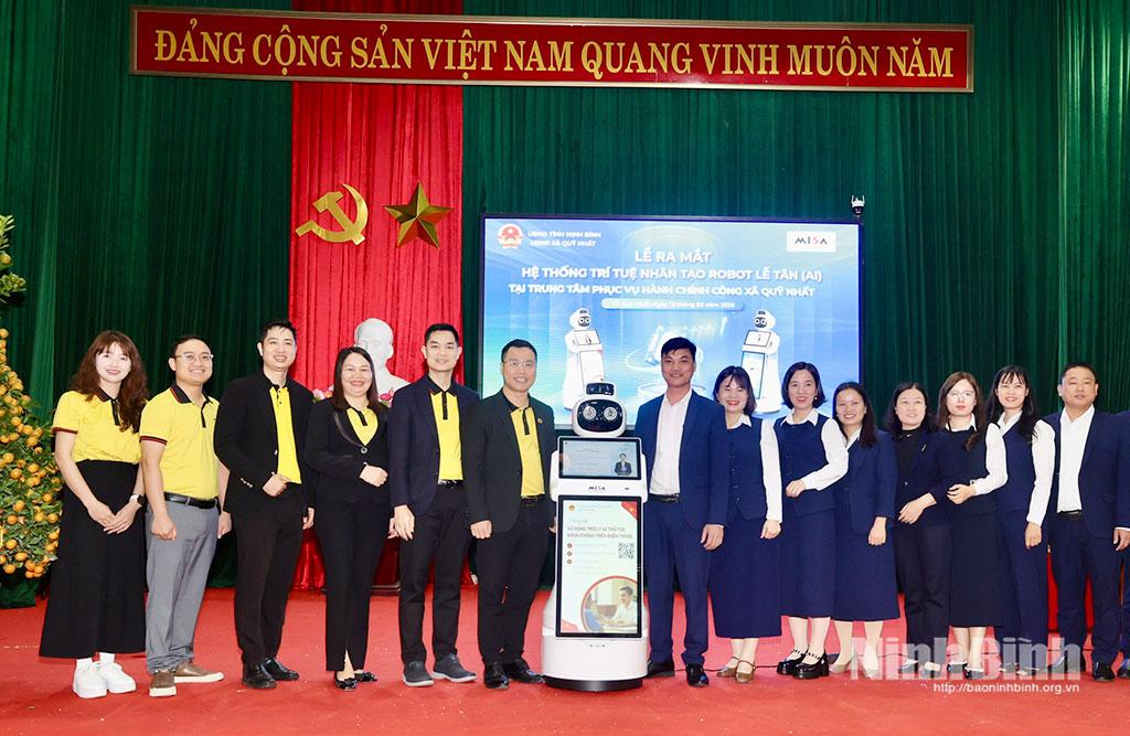 Lễ ra mắt Hệ thống trí tuệ nhân tạo Robot Lễ tân AI tại Trung tâm Phục vụ hành chính công xã Quỹ Nhất.