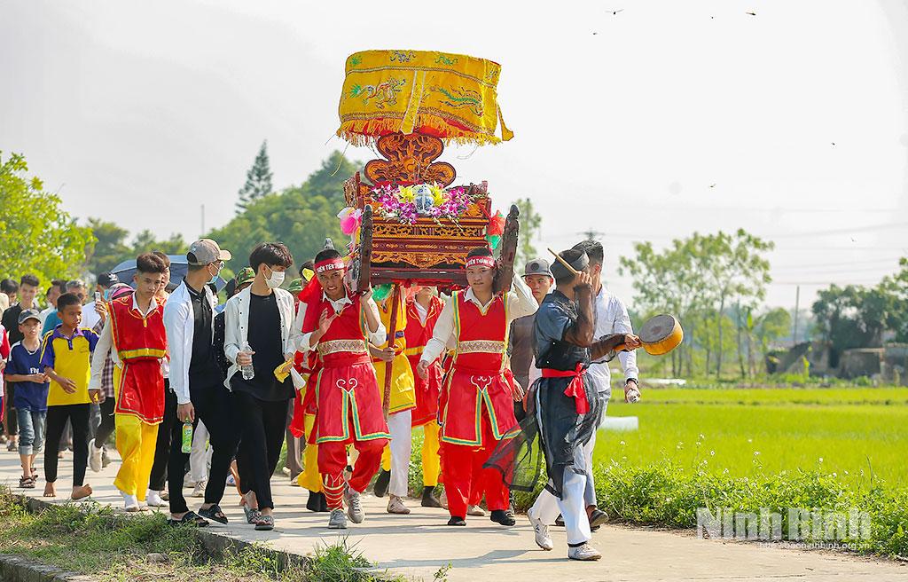 Rước kiệu trong Lễ hội làng Thanh Khê.