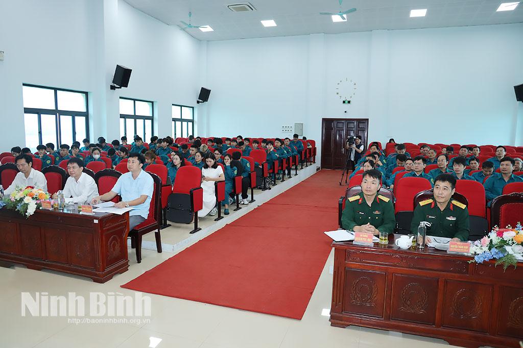 Các đại biểu dự lễ khai mạc.