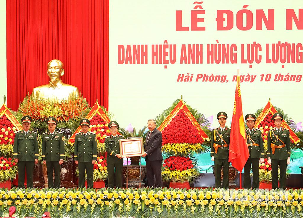 Tổng Bí thư, Chủ tịch nước Tô Lâm trao tặng danh hiệu Anh hùng LLVT Nhân dân cho LLVT Quân khu 3.