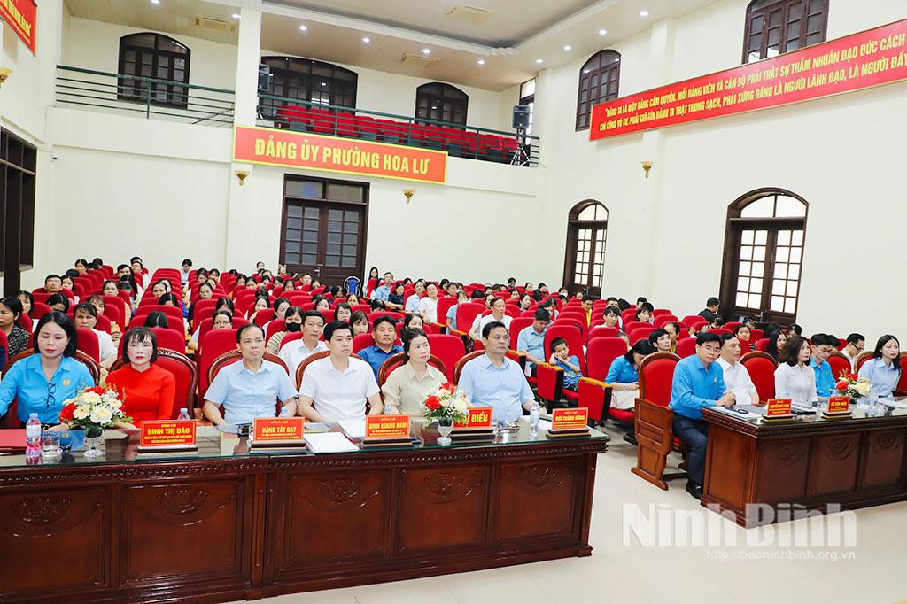 Các đại biểu dự chương trình.