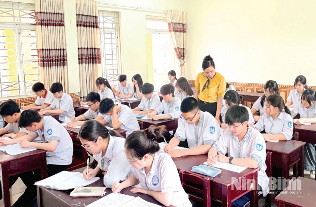 Một tiết học ôn thi lớp 10 THPT năm học 2026-2027 của cô và trò Trường THCS Chu Văn An, phường Kim Bảng.
