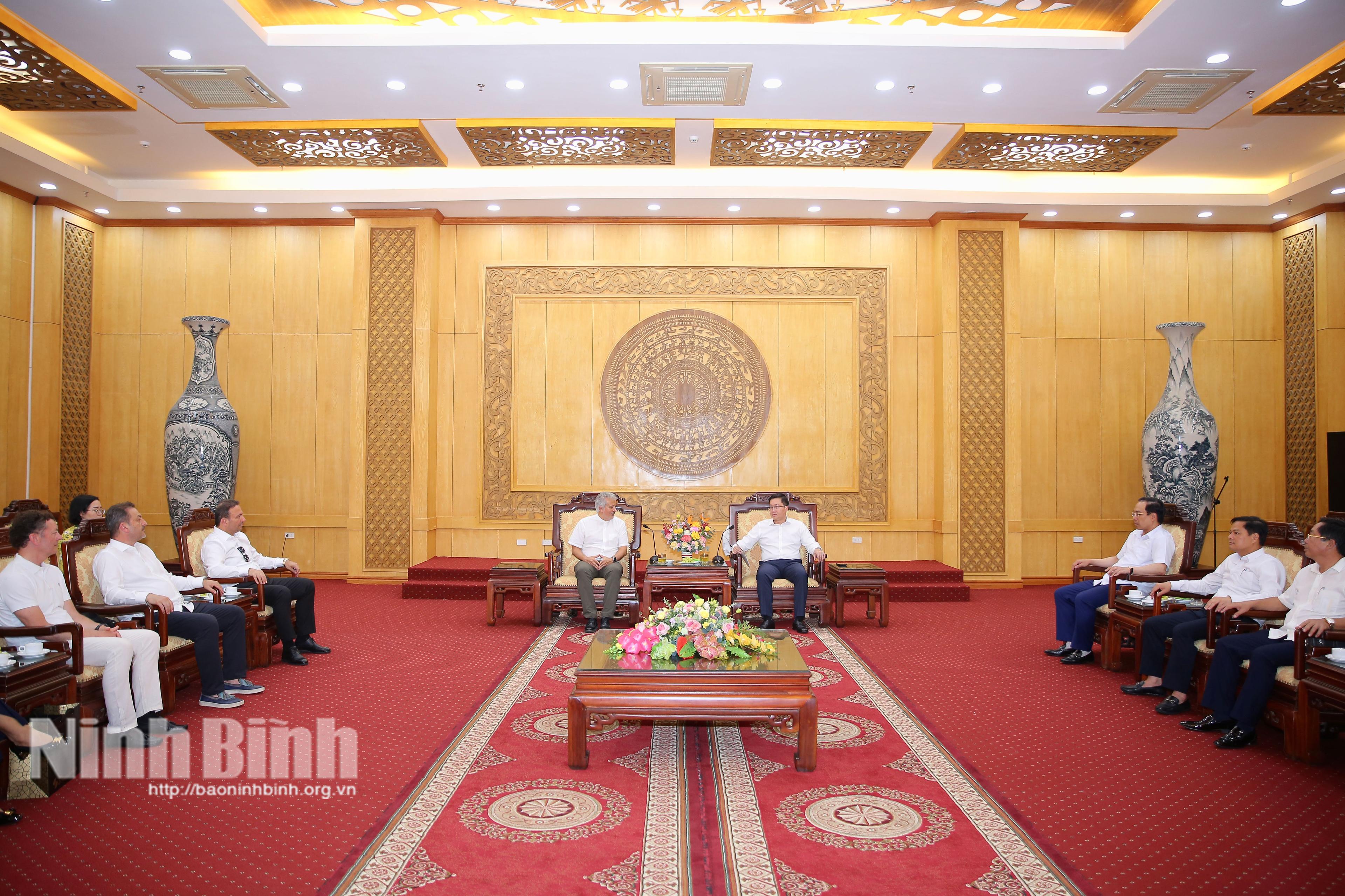 Quang cảnh buổi tiếp xã giao.