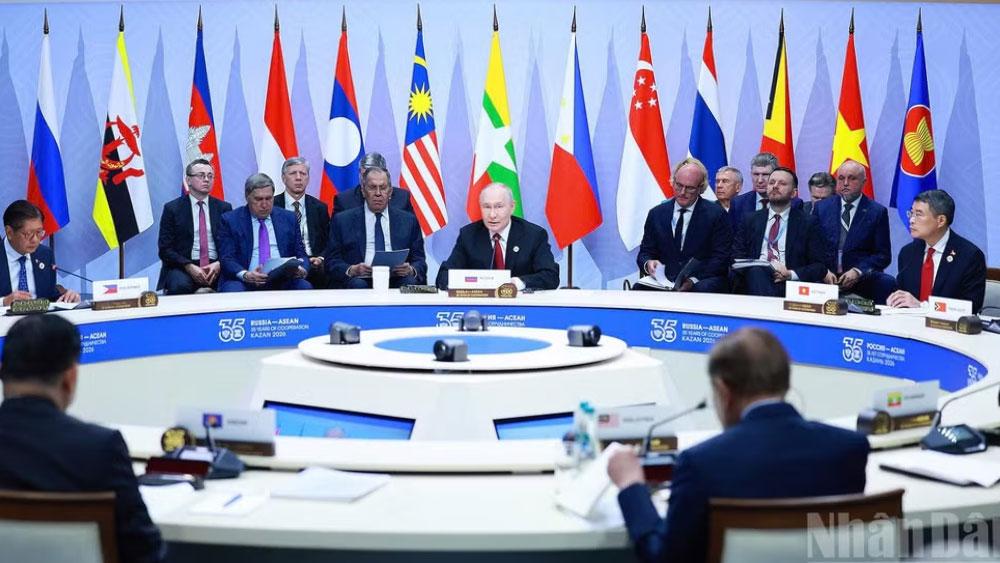 Phiên họp toàn thể Hội nghị Cấp cao kỷ niệm 35 năm quan hệ ASEAN-Nga.