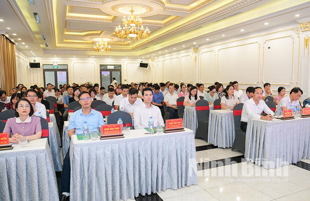 Các đại biểu dự hội nghị.