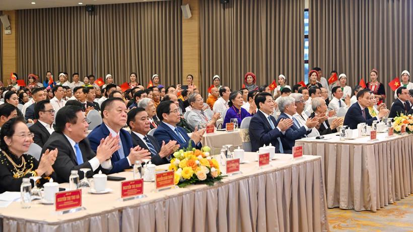 Các đồng chí lãnh đạo Đảng, Nhà nước và các đại biểu dự hội nghị. (Ảnh: Thủy Nguyên)