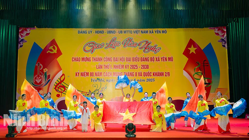 Một tiết mục văn nghệ tại Chương trình giao lưu văn nghệ.