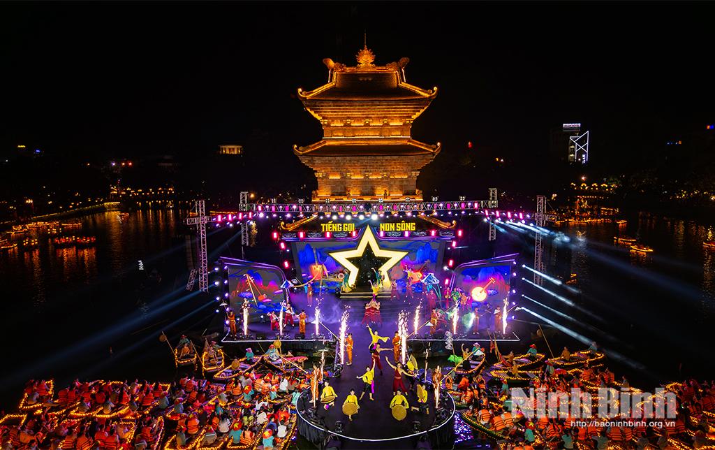 Chương trình biểu diễn nghệ thuật “Tiếng gọi non sông”.