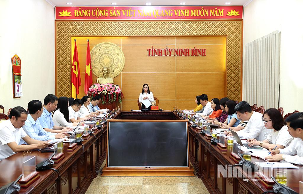 Các đại biểu dự buổi làm việc.