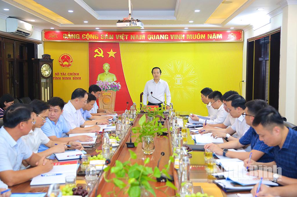 Quang cảnh buổi làm việc.