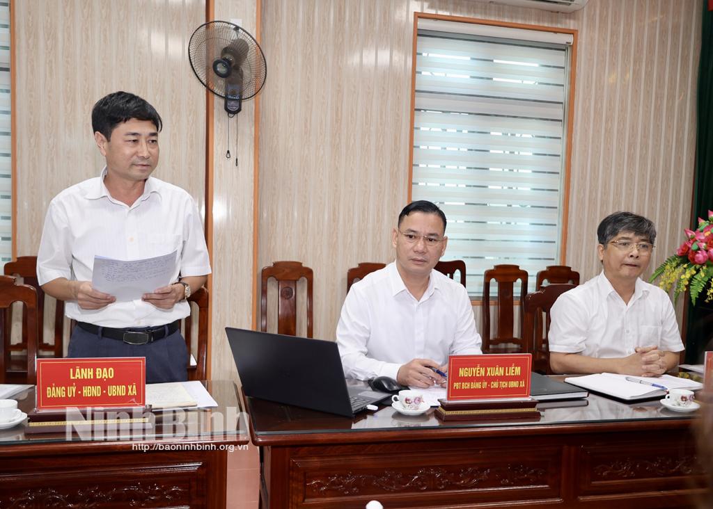 Lãnh đạo xã Nghĩa Sơn báo cáo công tác sắp xếp, tổ chức, vận hành bộ máy sau sáp nhập.